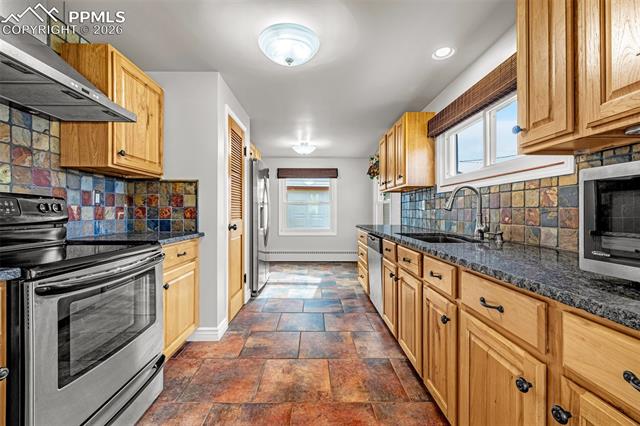 637 Glen Eyrie Circle