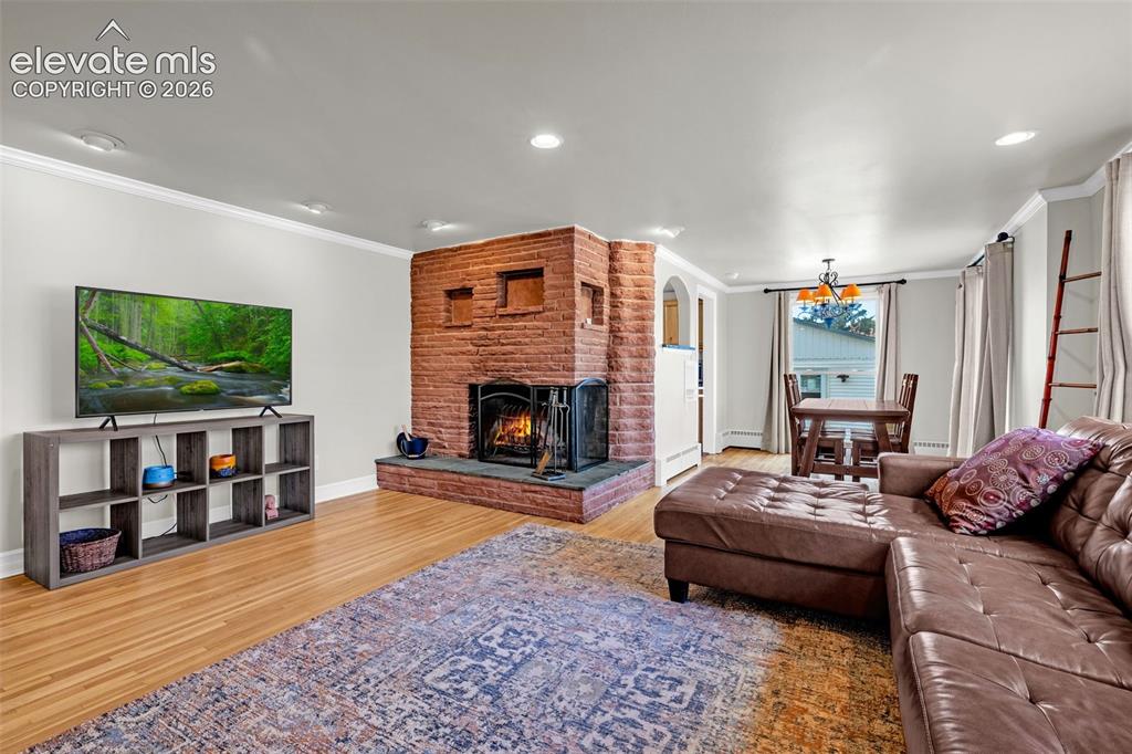 637 Glen Eyrie Circle