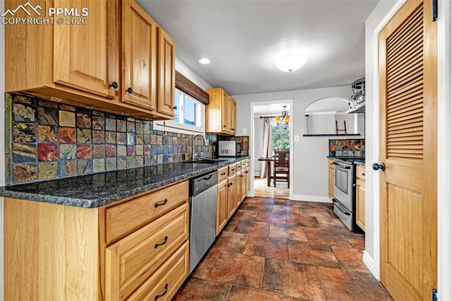 637 Glen Eyrie Circle