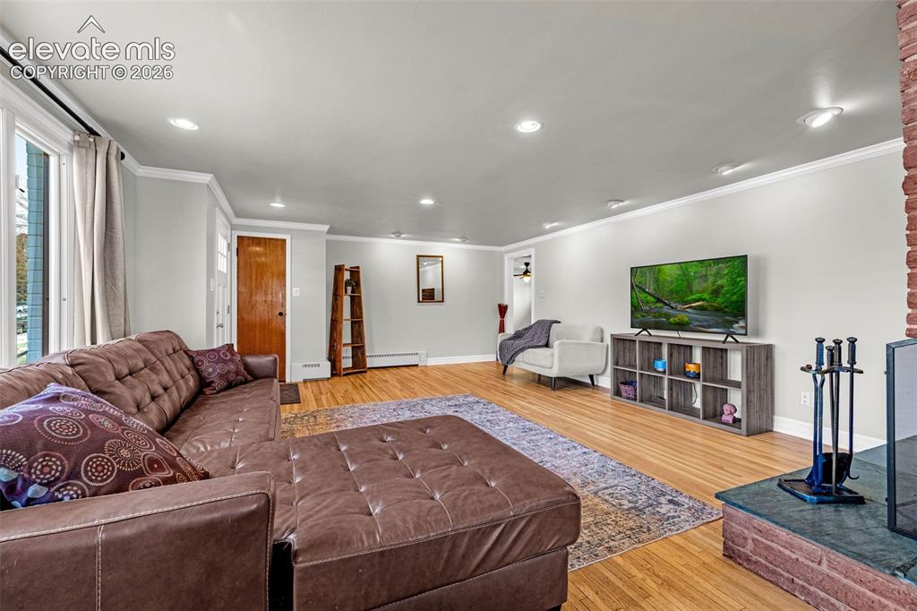 637 Glen Eyrie Circle