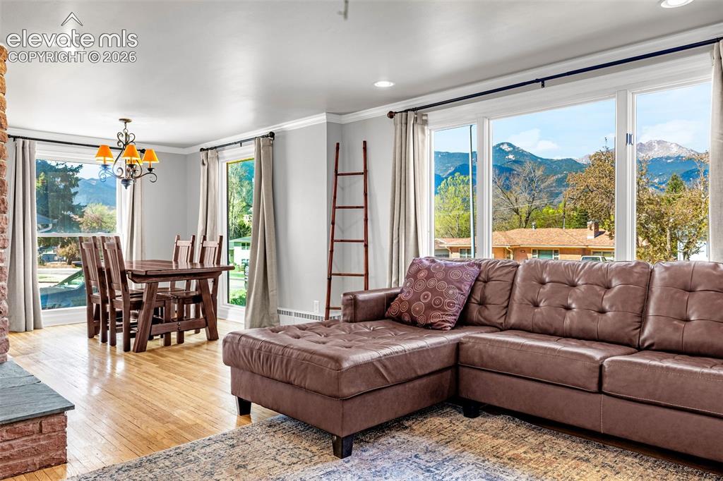 637 Glen Eyrie Circle