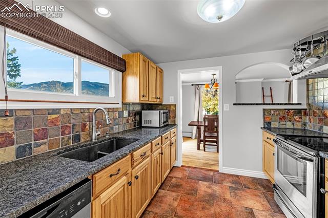 637 Glen Eyrie Circle