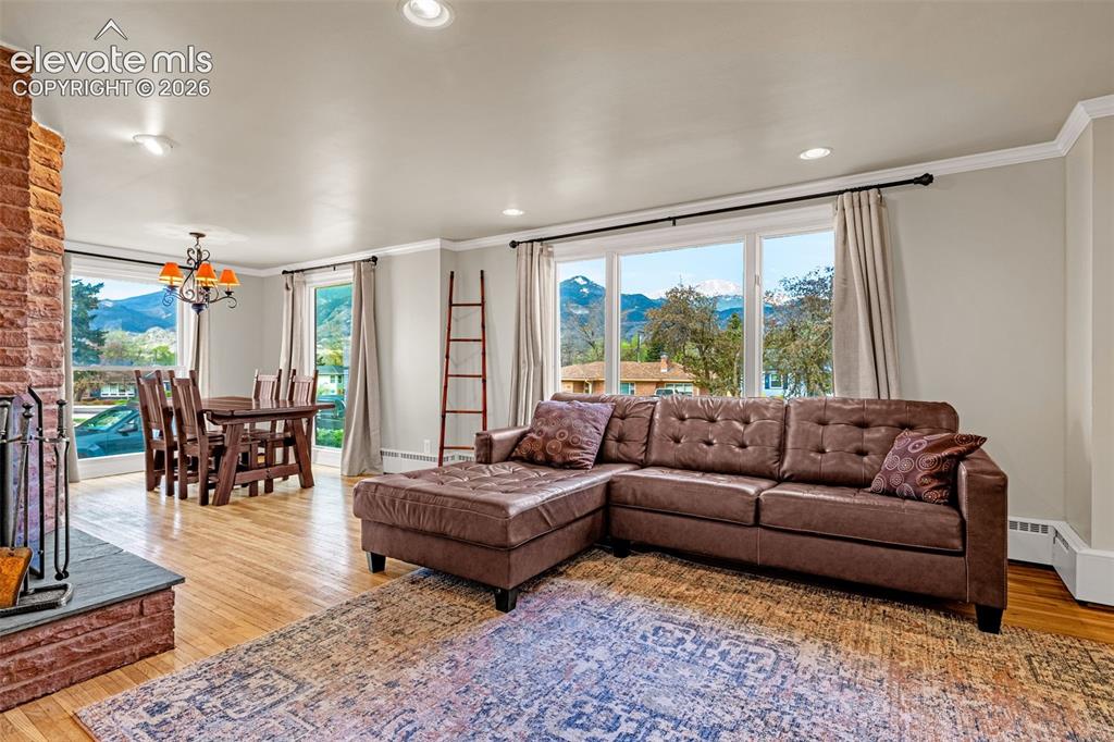 637 Glen Eyrie Circle