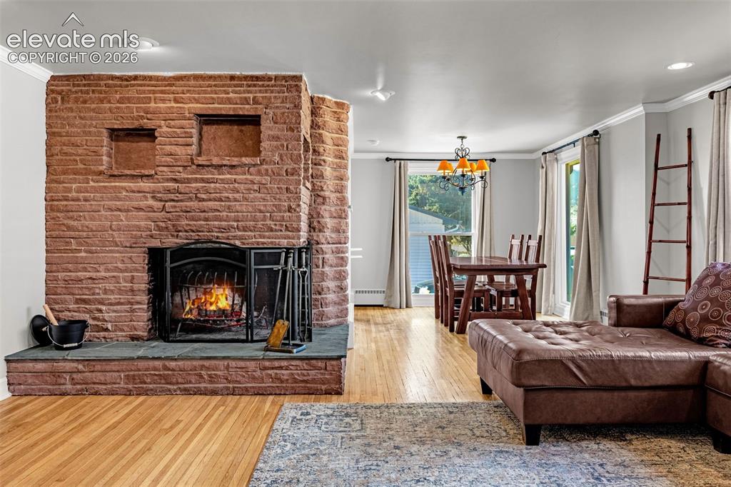 637 Glen Eyrie Circle
