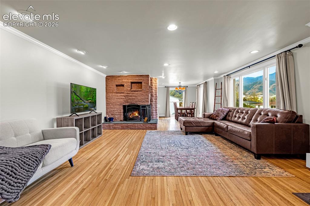 637 Glen Eyrie Circle