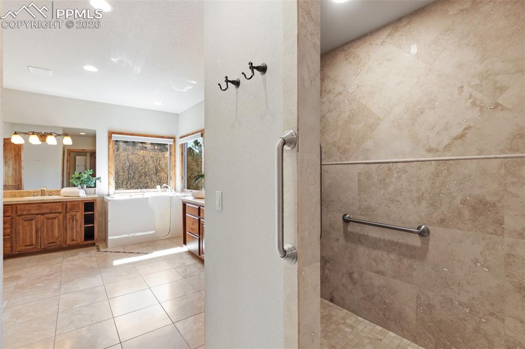 7925 Sawback Trail