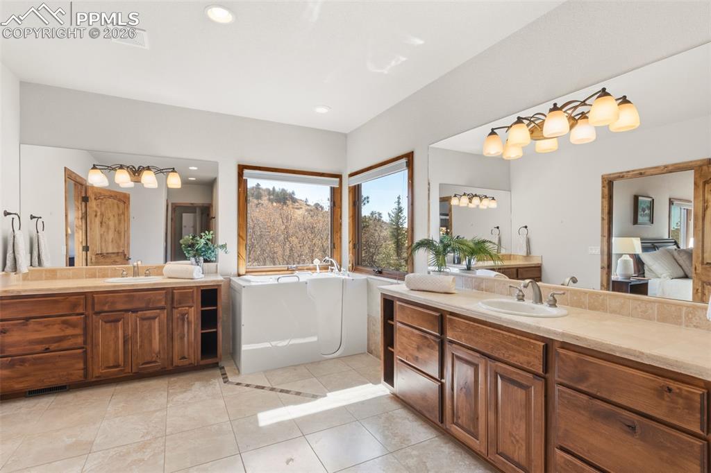 7925 Sawback Trail