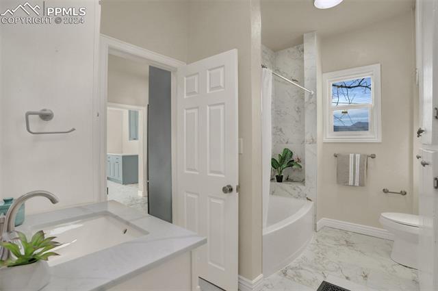 901 W Cucharras Street