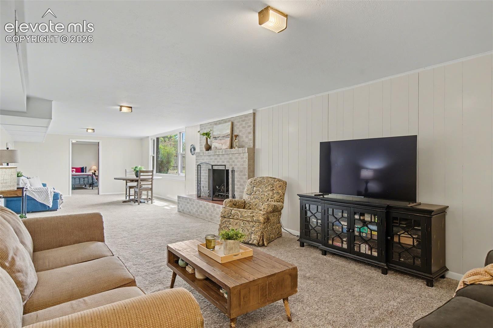 2724 Marilyn Road