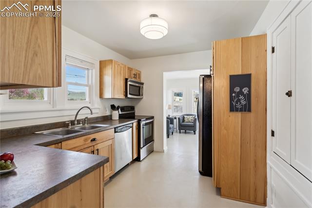 1010 E Willamette Avenue