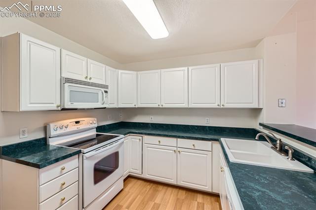 3931 Christy Heights