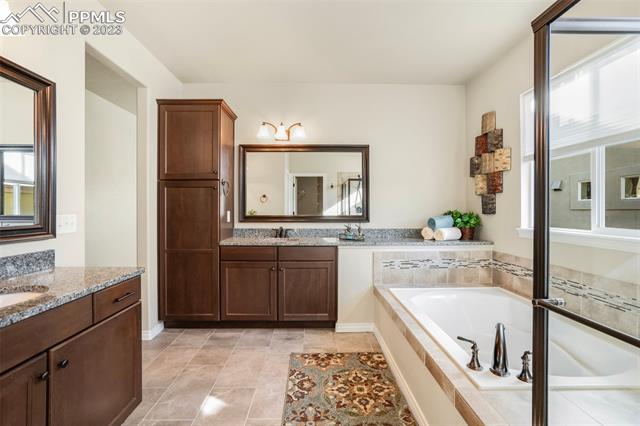 1733 Summerglow Lane