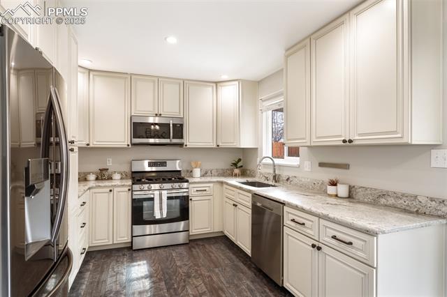 2551 Camelot Court