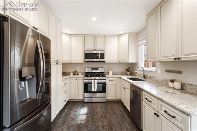 2551 Camelot Court