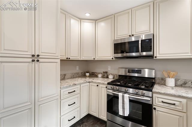 2551 Camelot Court