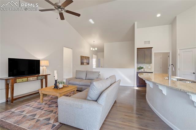 10585 Kelowna View