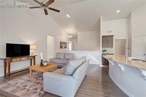 10585 Kelowna View