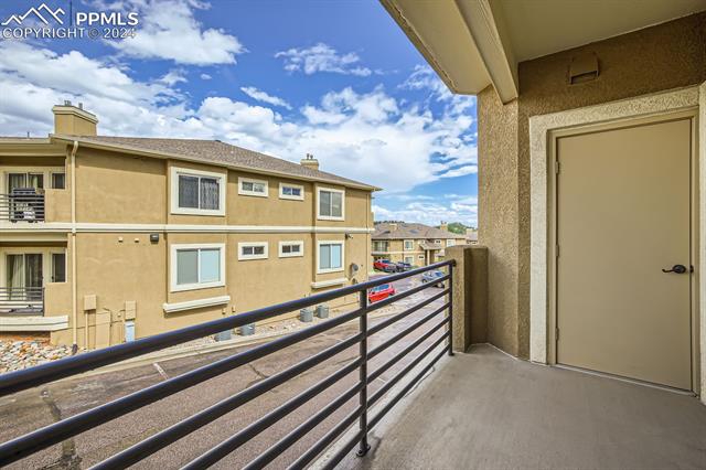 1815 Montura View 102