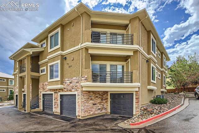 1815 Montura View 102