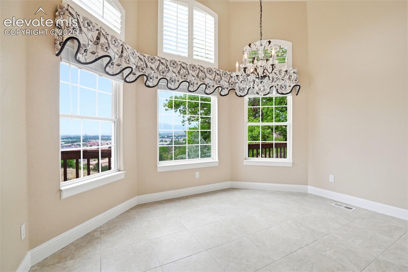 5035 Vista Del Sol Point