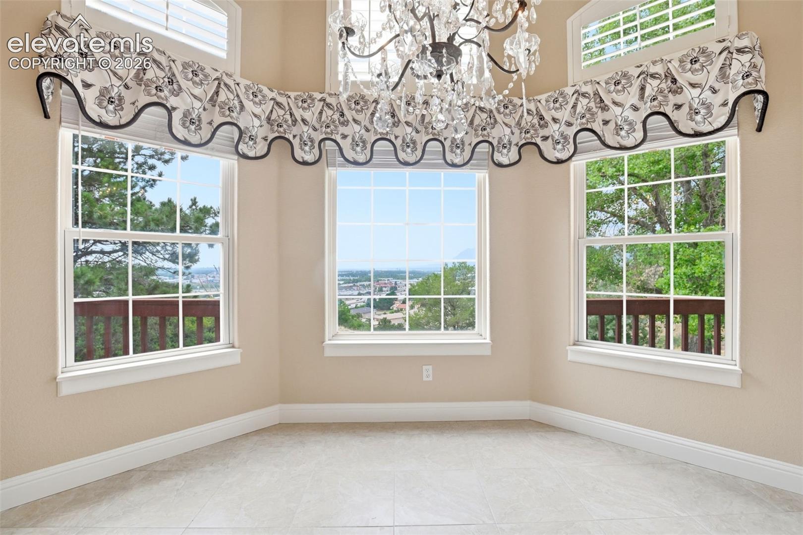5035 Vista Del Sol Point