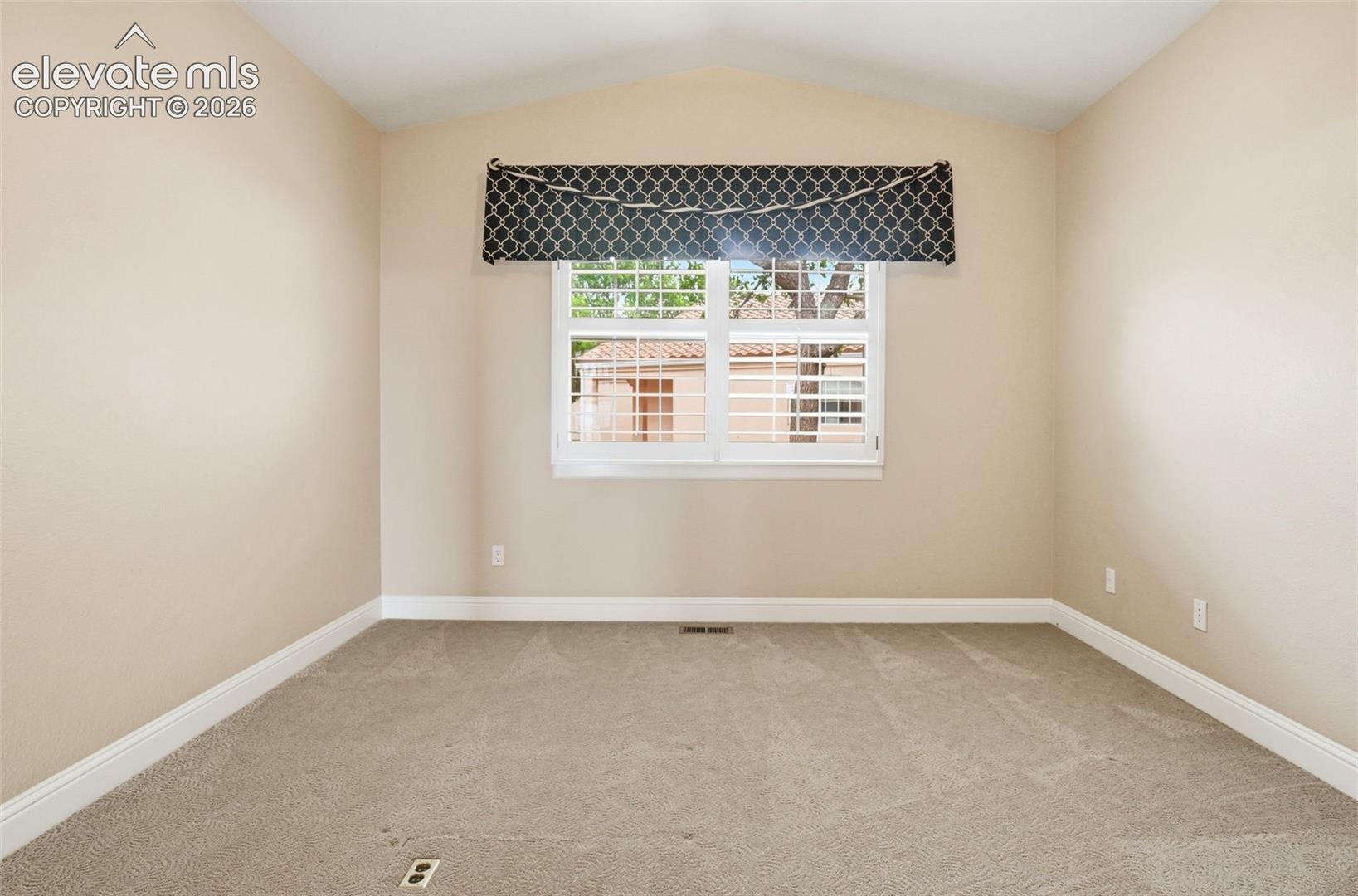 5035 Vista Del Sol Point