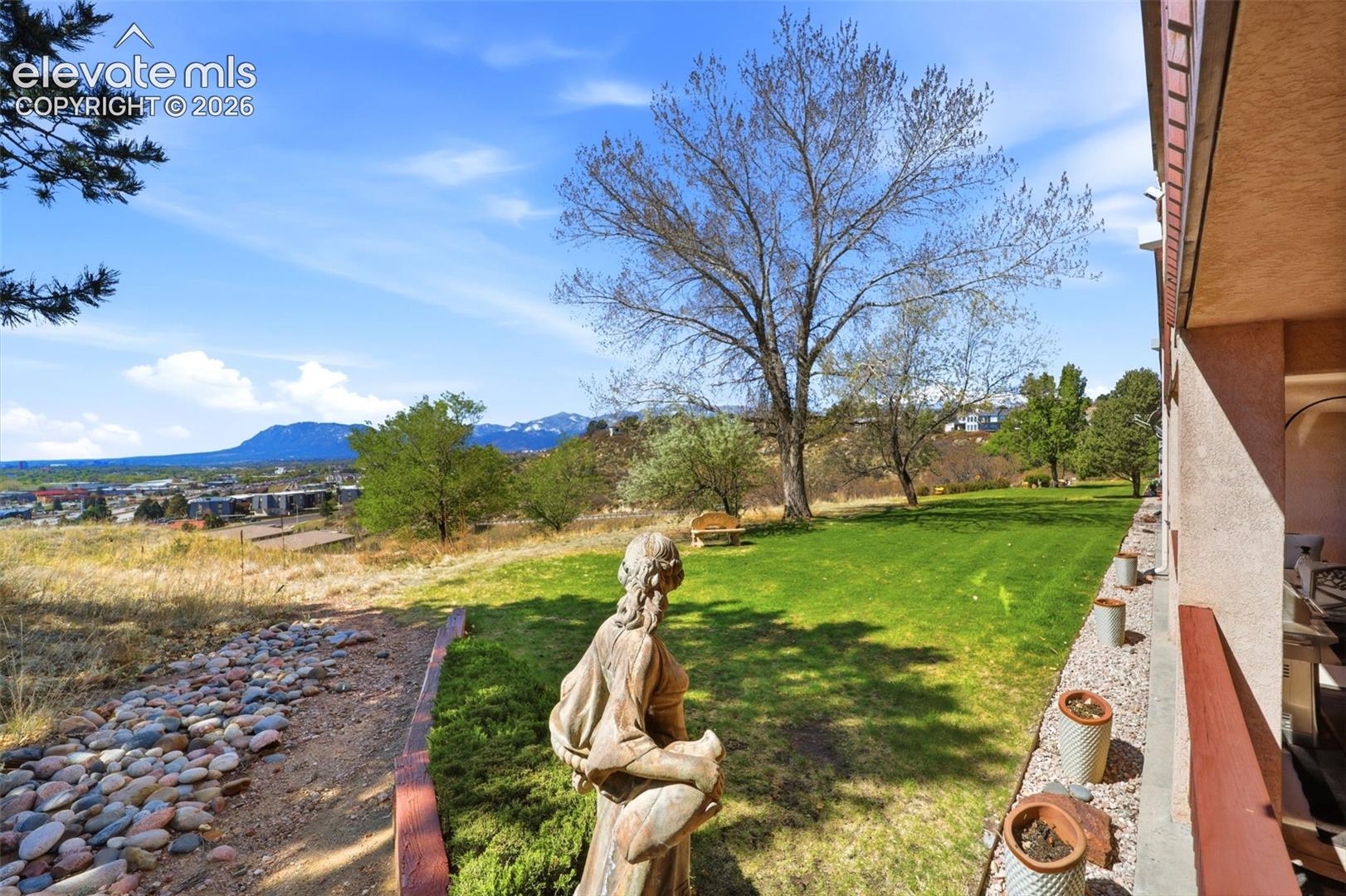 5035 Vista Del Sol Point
