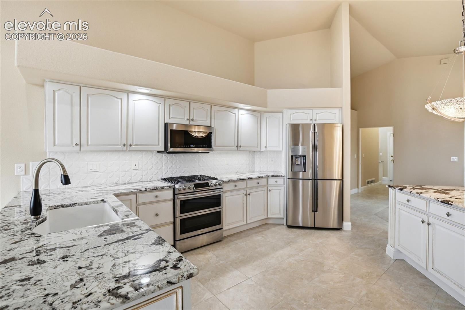 5035 Vista Del Sol Point