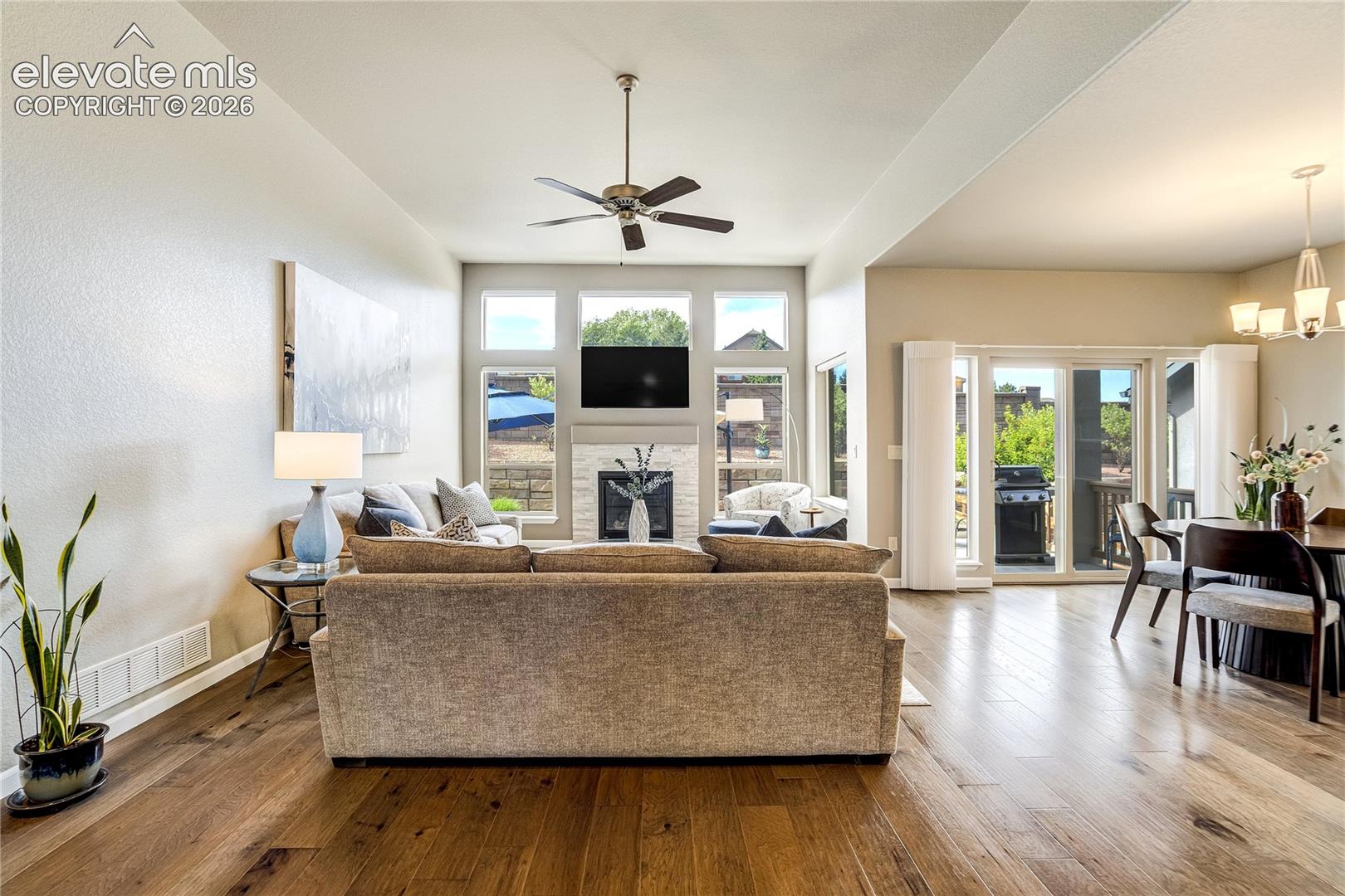 10573 Kelowna View