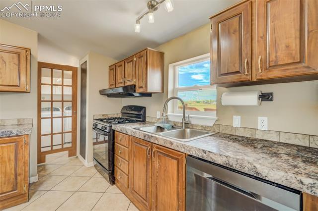 2285 E Ellicott Road S