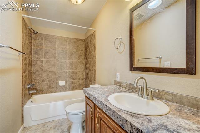 2285 E Ellicott Road S