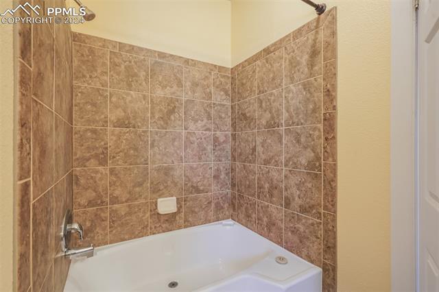 2285 E Ellicott Road S