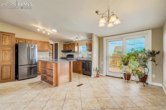 2285 E Ellicott Road S