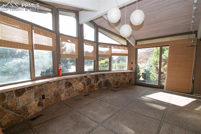 1690 Hill Circle