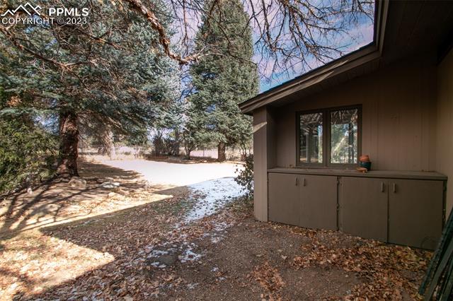 1690 Hill Circle