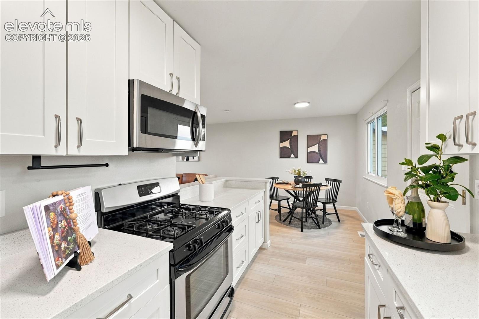 1043 W Nolte Drive
