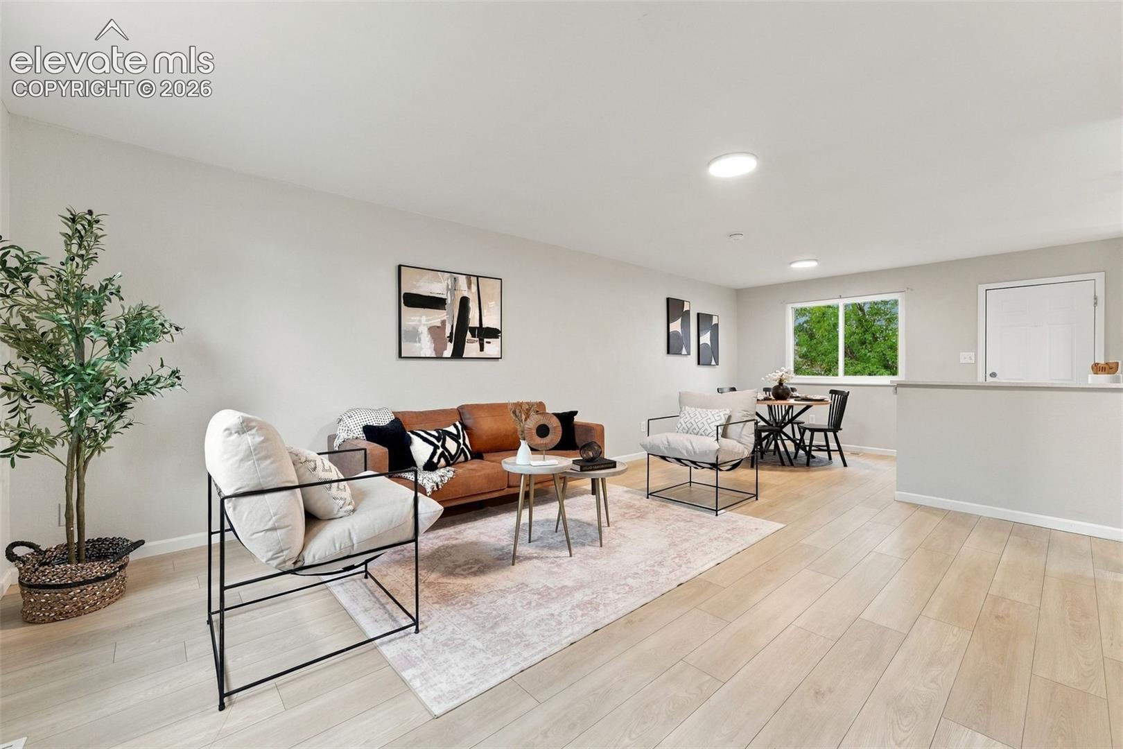 1043 W Nolte Drive