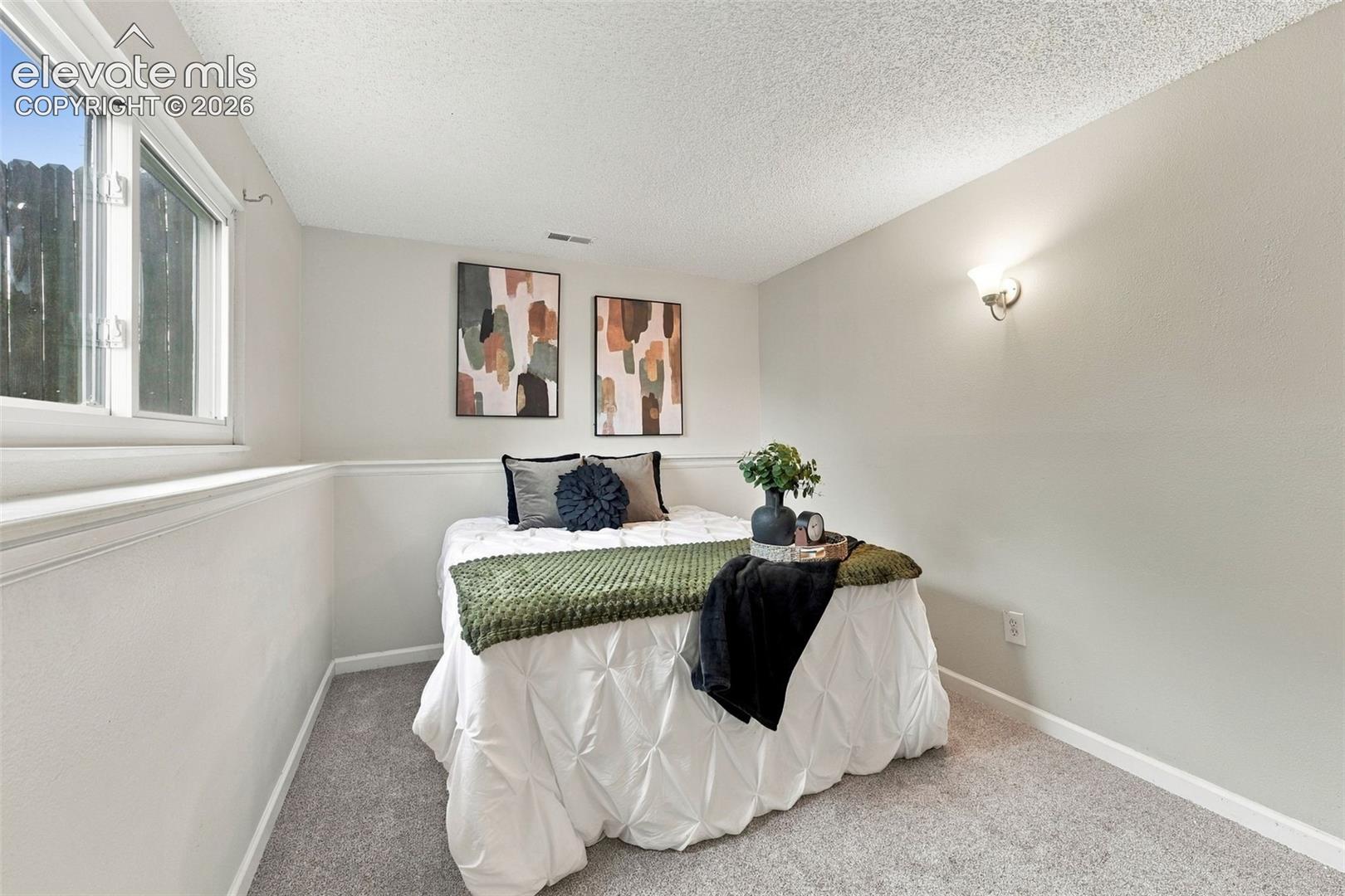 1043 W Nolte Drive