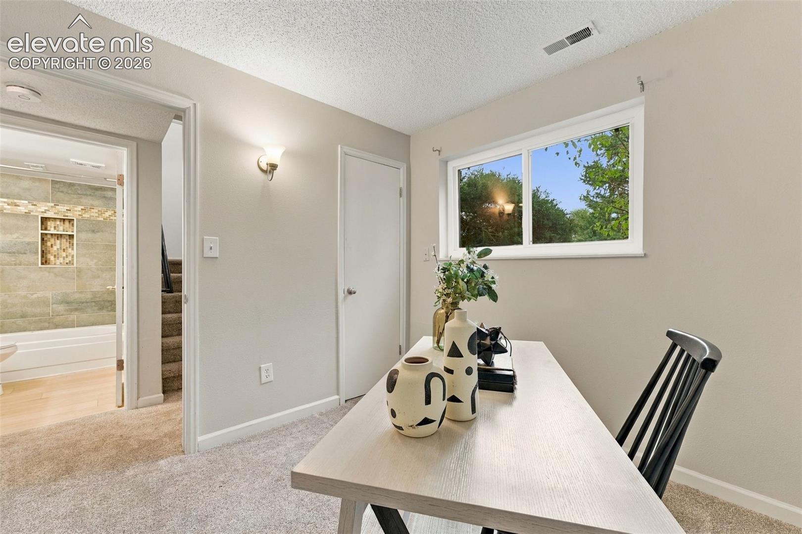 1043 W Nolte Drive