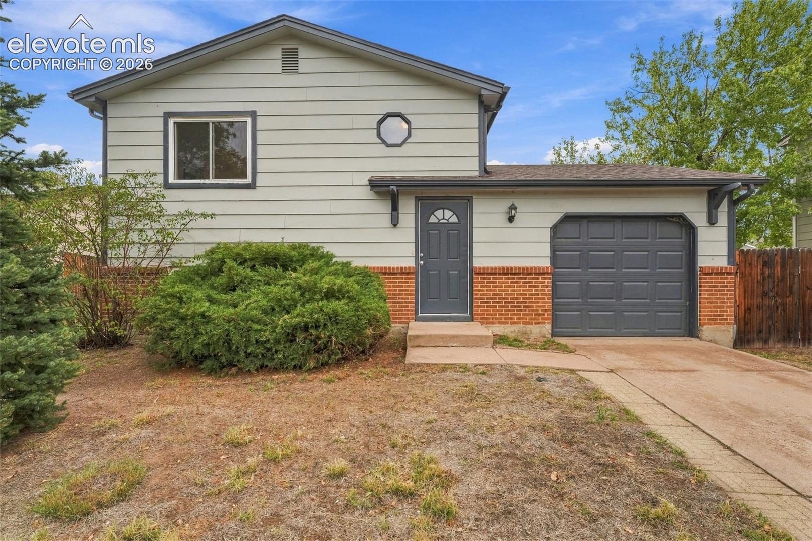 1043 W Nolte Drive