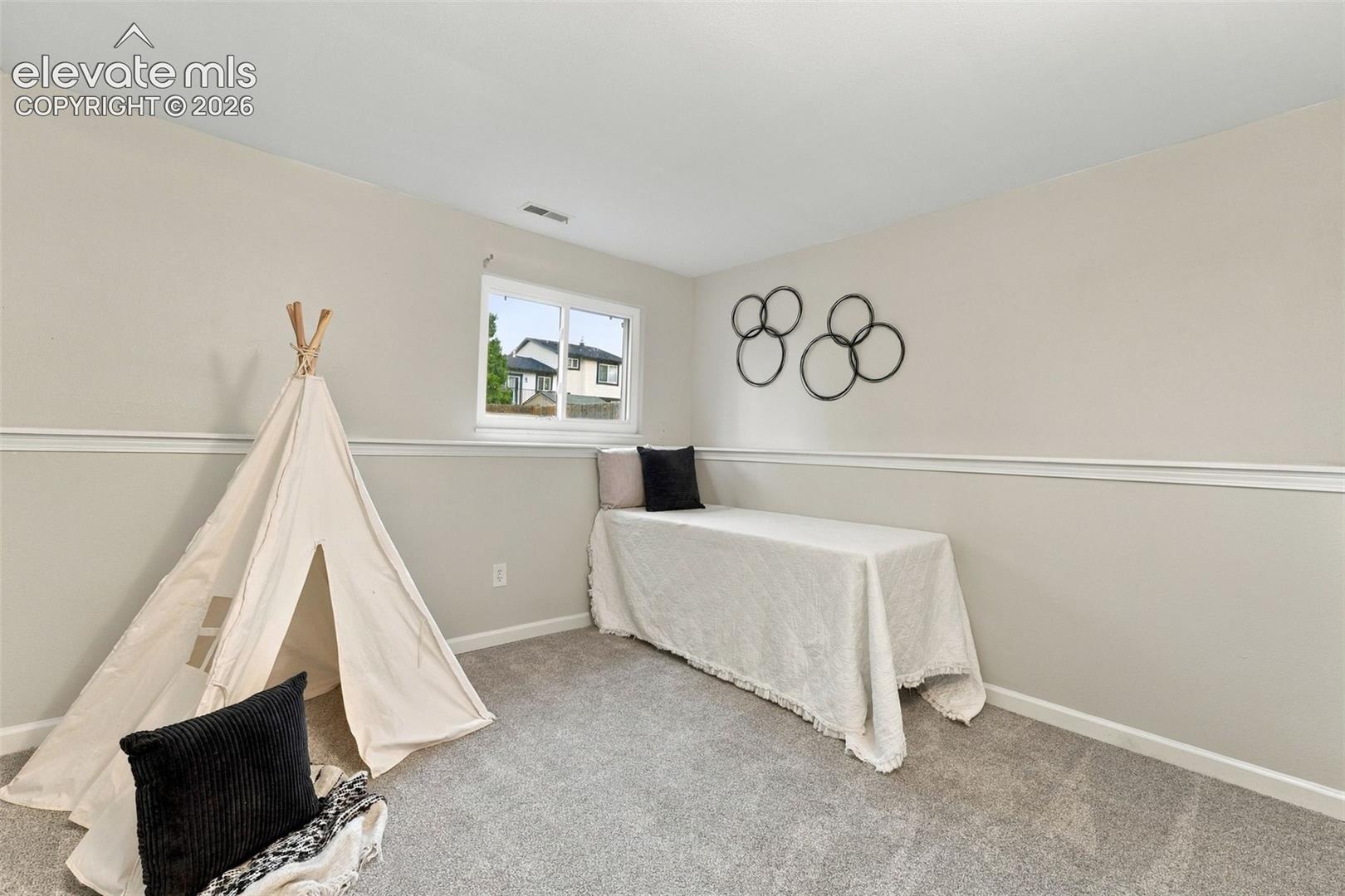 1043 W Nolte Drive
