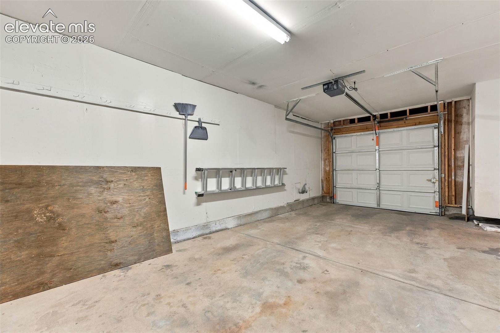 1043 W Nolte Drive