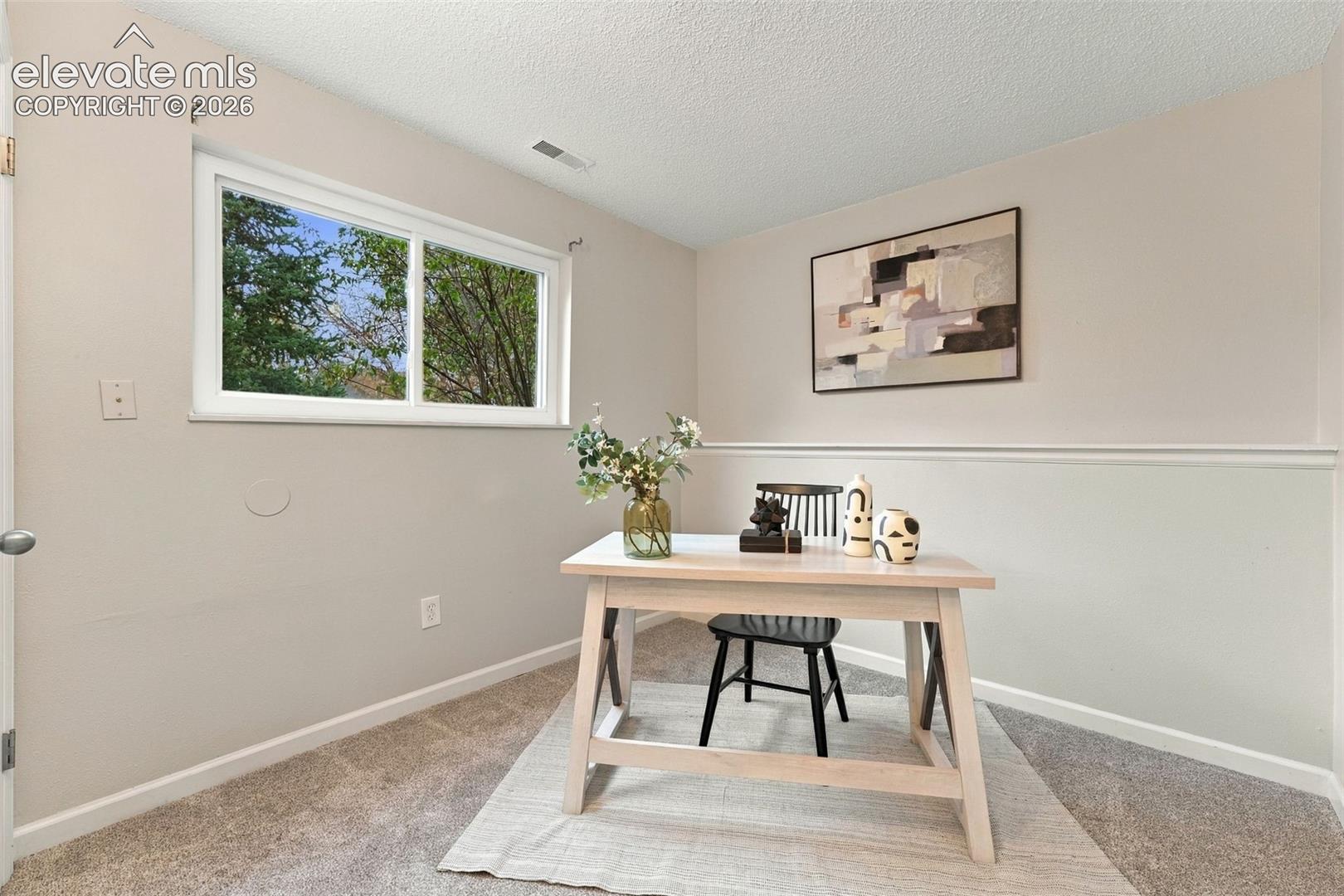 1043 W Nolte Drive