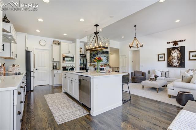 1058 Charismatic Way