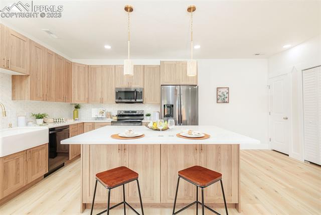 905 W Cucharras Street