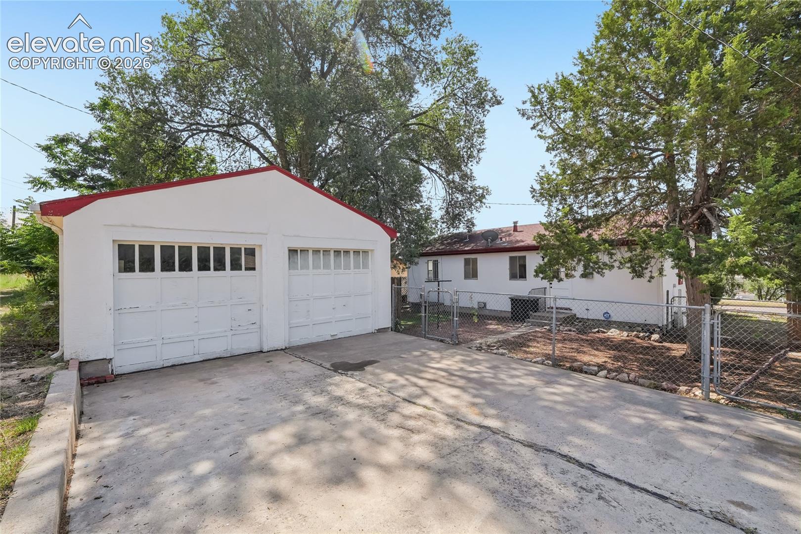 3102 E San Miguel Street