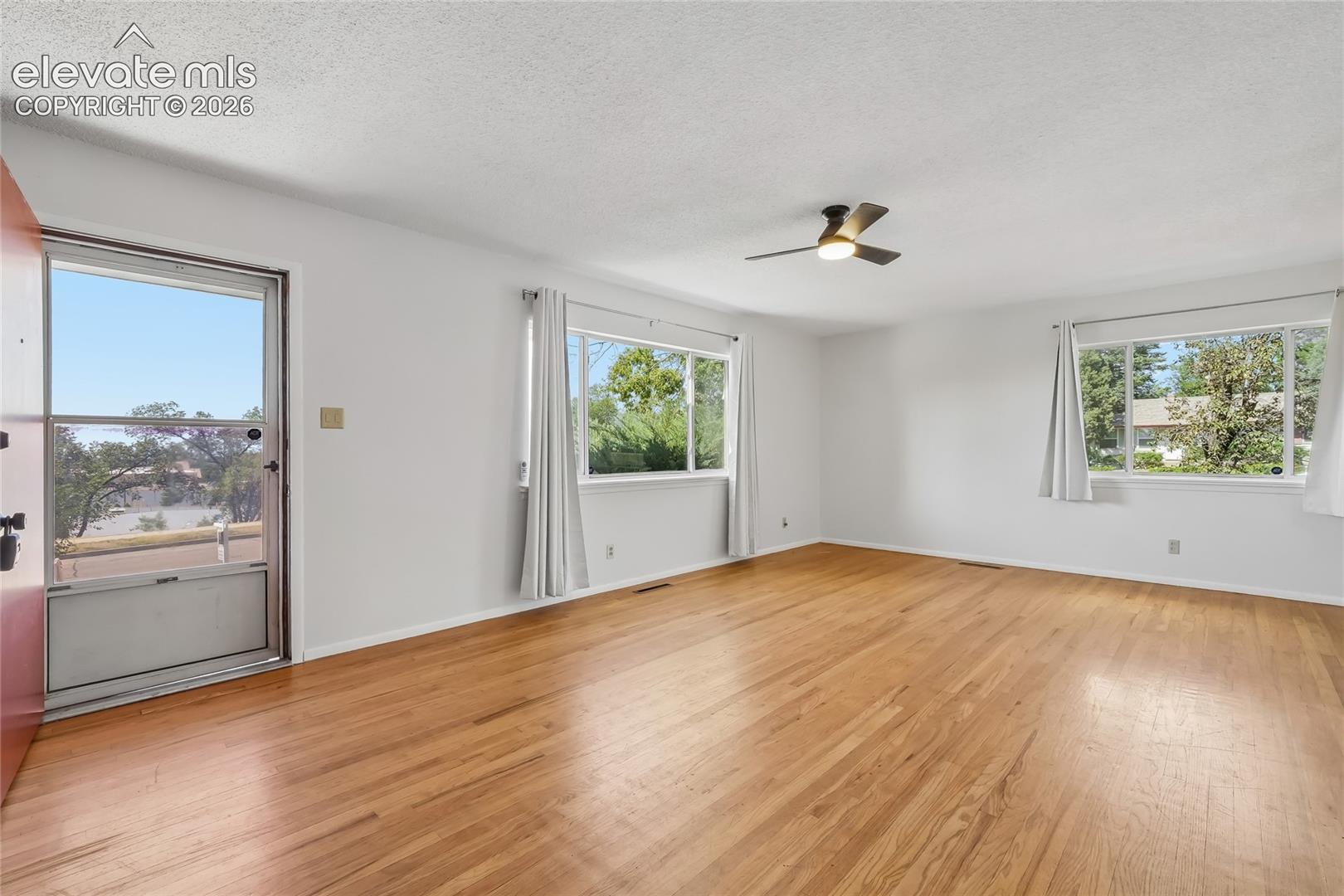 3102 E San Miguel Street