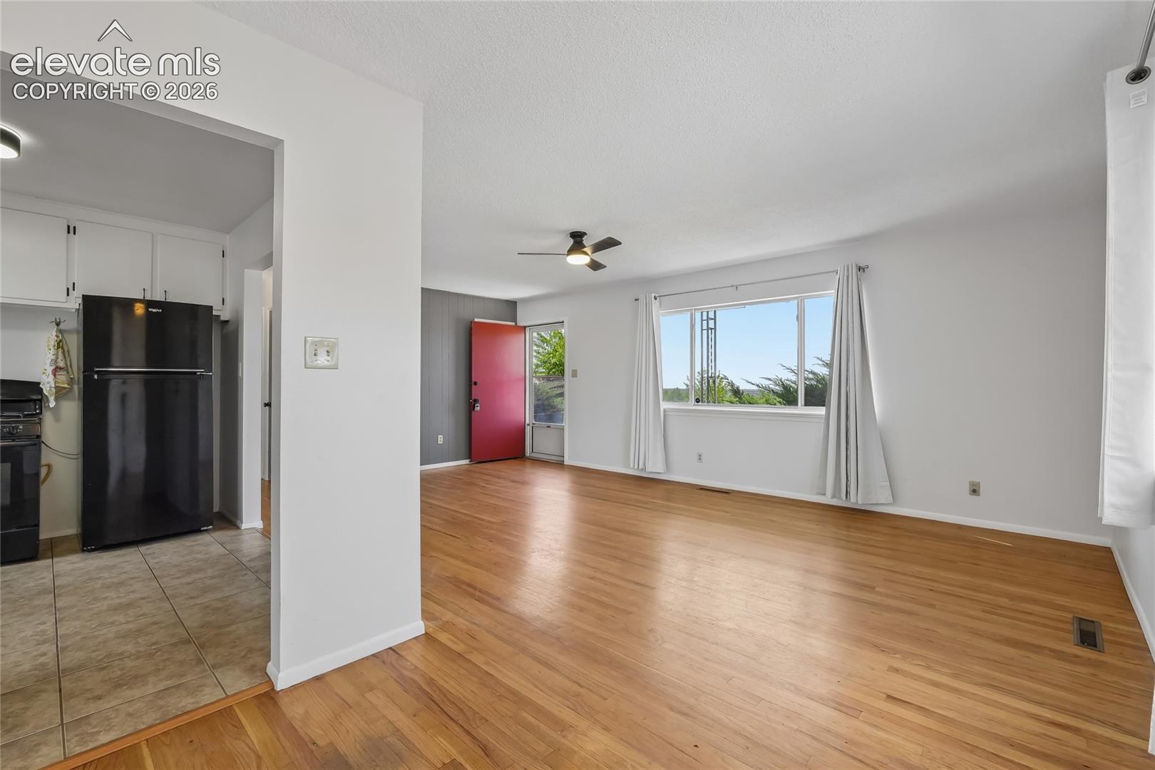 3102 E San Miguel Street