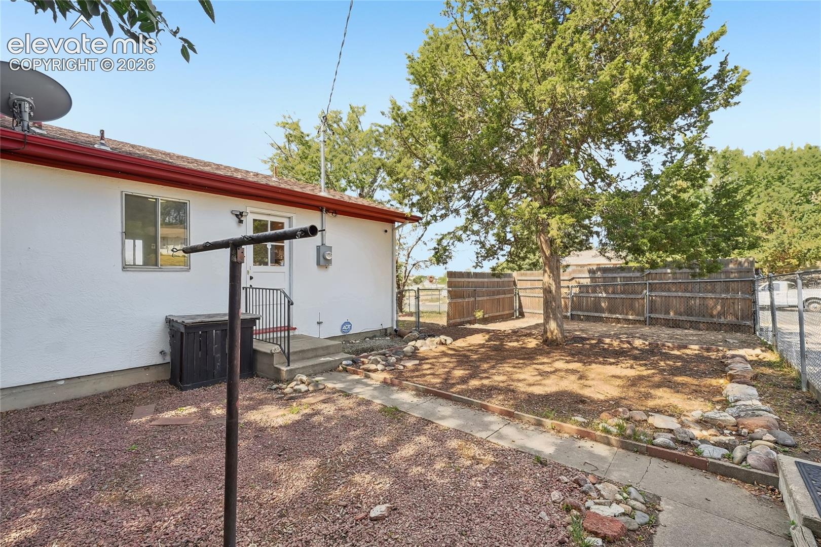 3102 E San Miguel Street
