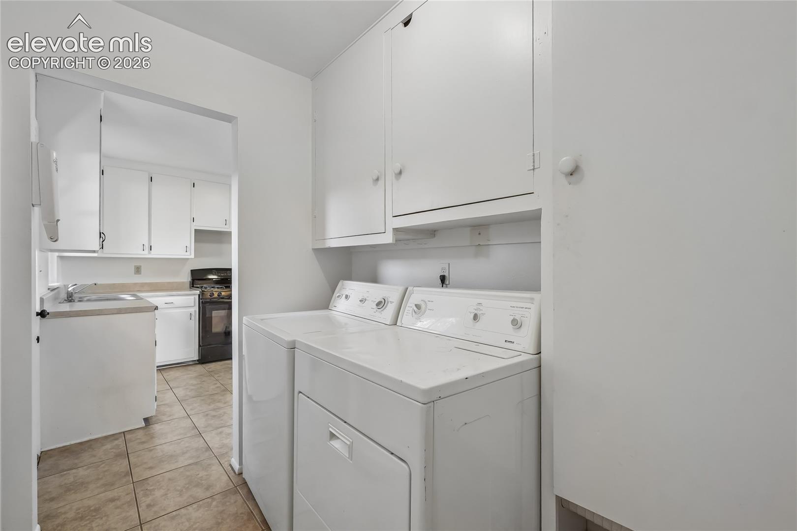 3102 E San Miguel Street